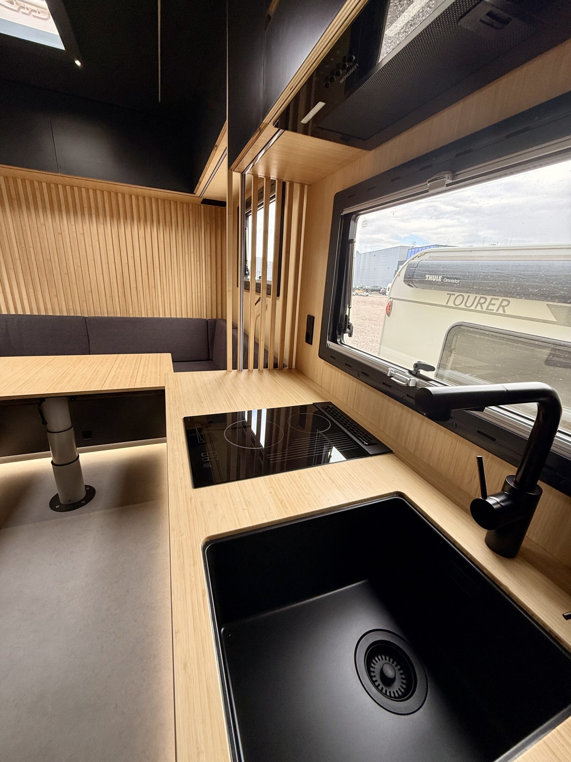 SAMOCHÓD KEMPINGOWY EKSPEDYCYJNY STEYR