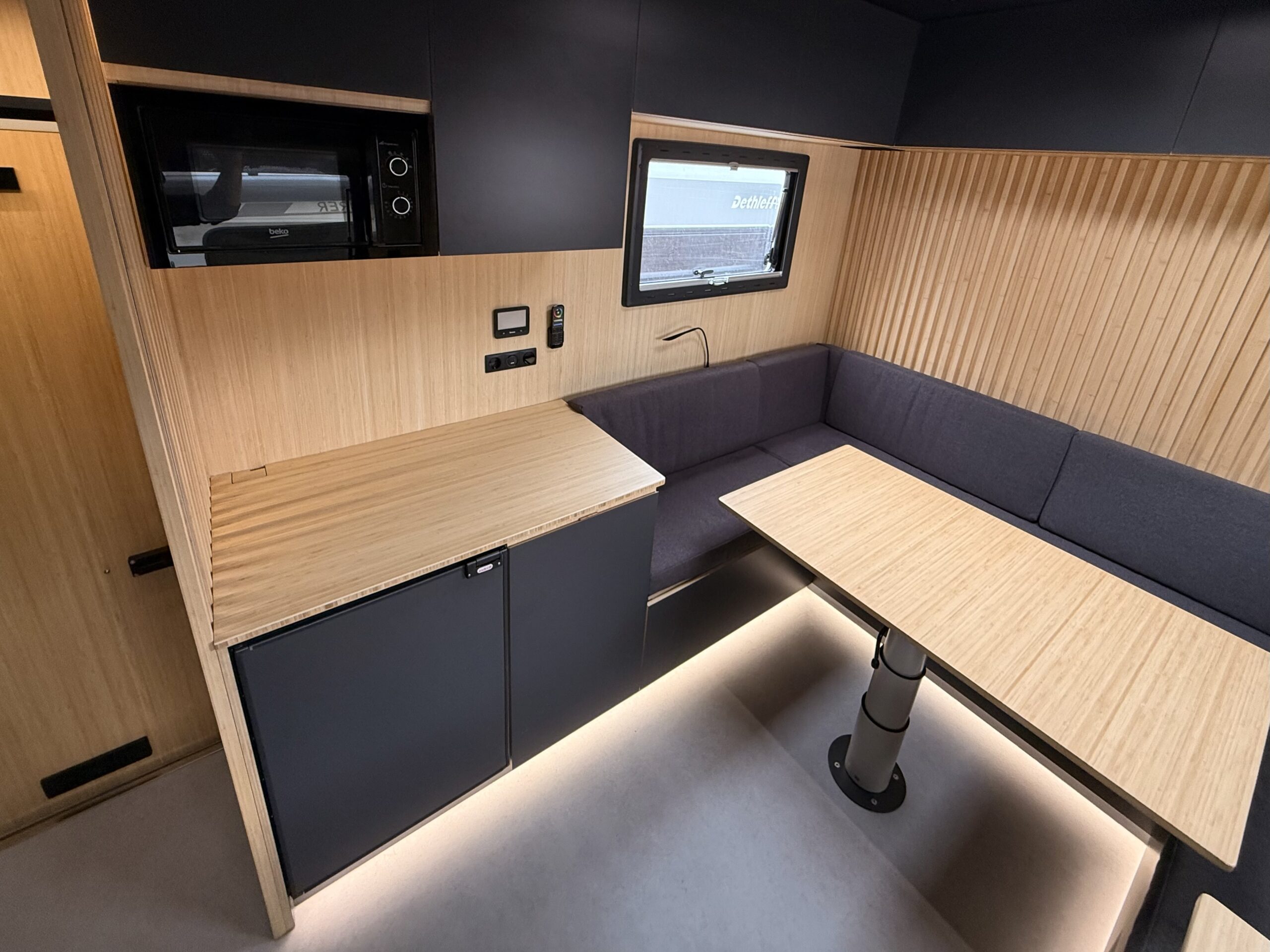 SAMOCHÓD KEMPINGOWY EKSPEDYCYJNY STEYR