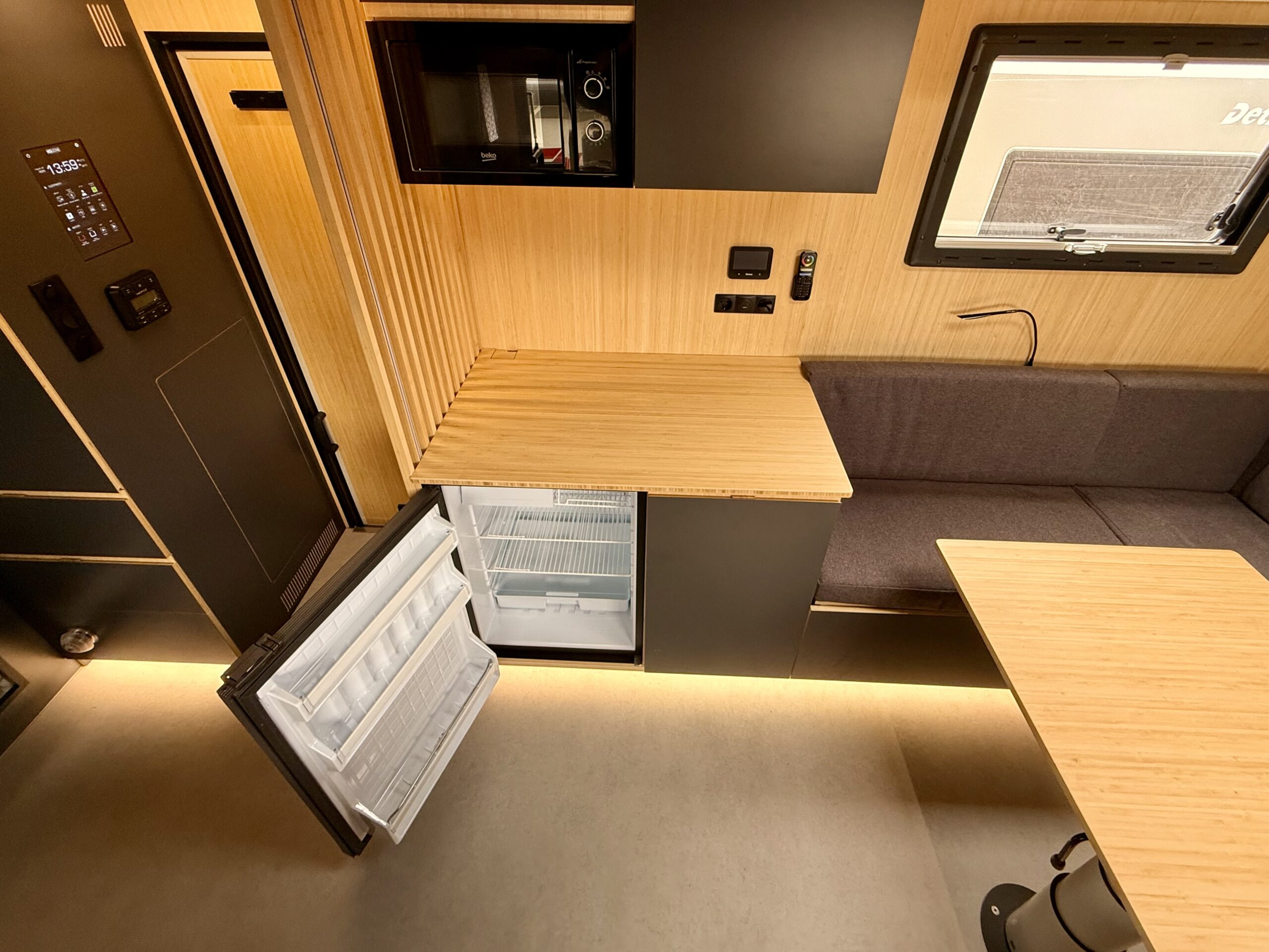 SAMOCHÓD KEMPINGOWY EKSPEDYCYJNY STEYR