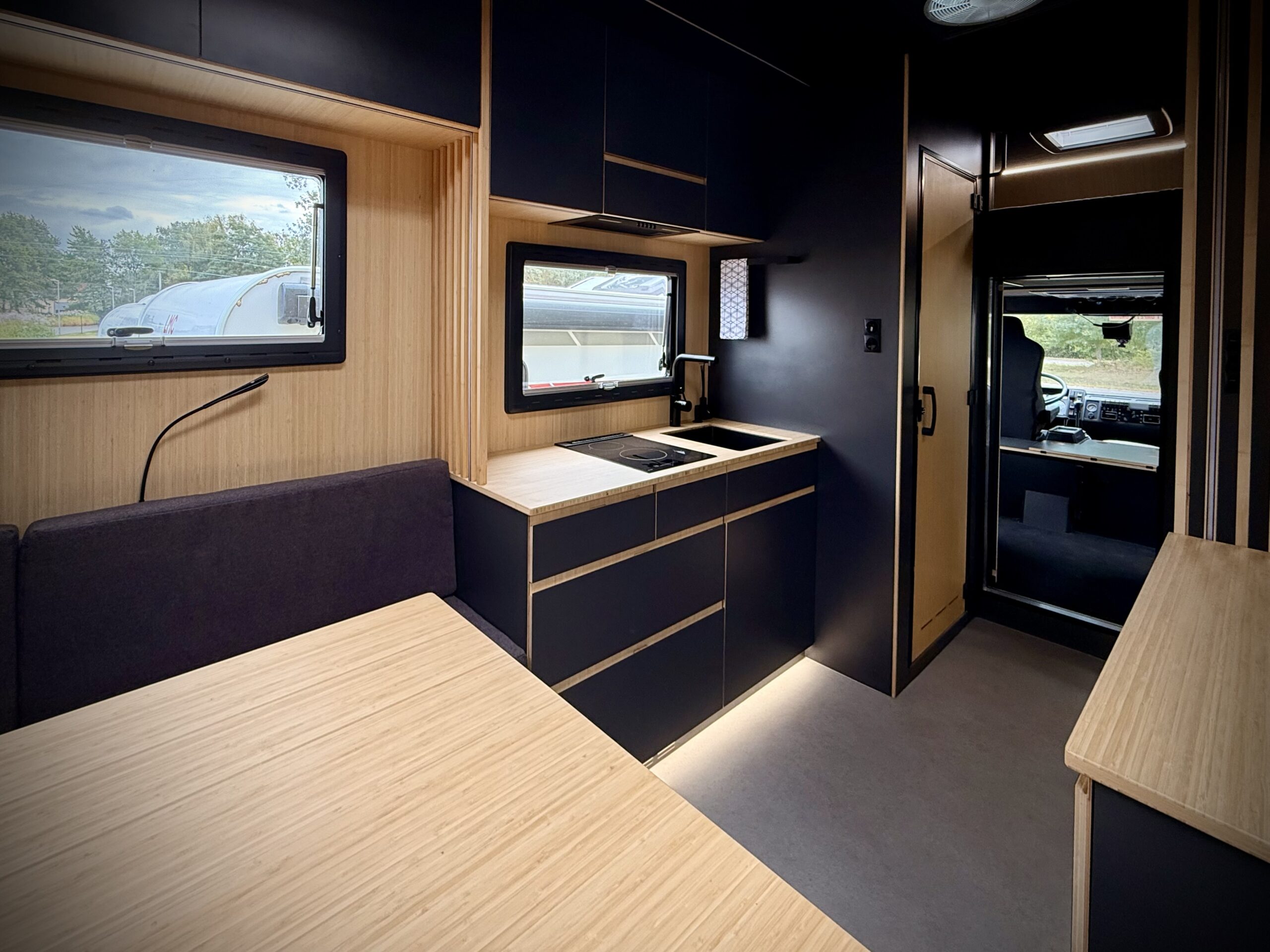 SAMOCHÓD KEMPINGOWY EKSPEDYCYJNY STEYR