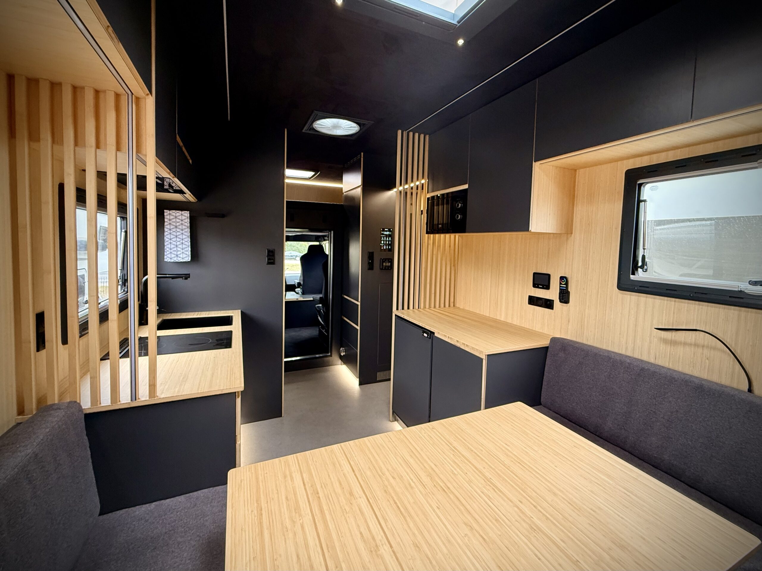 SAMOCHÓD KEMPINGOWY EKSPEDYCYJNY STEYR