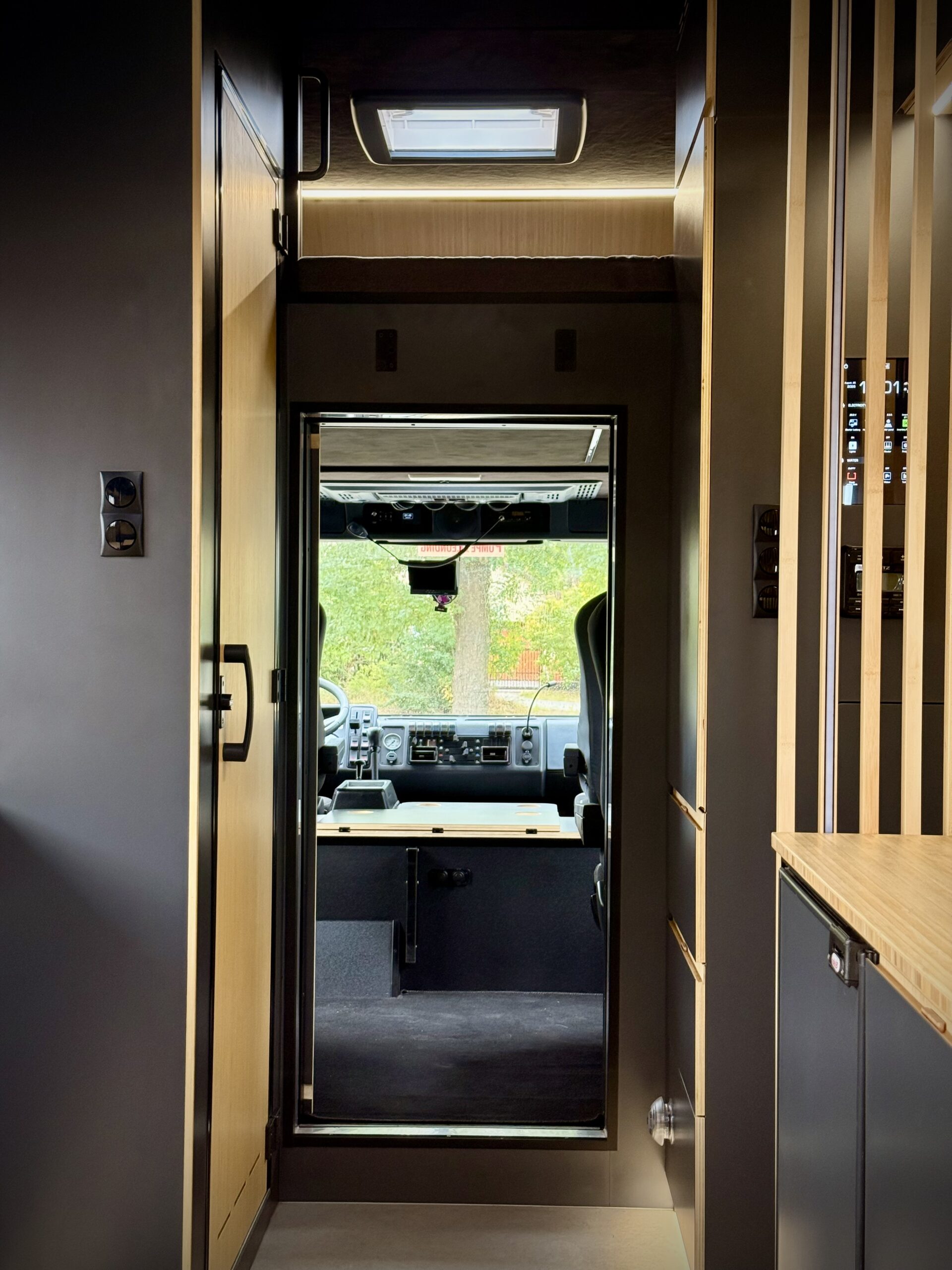 SAMOCHÓD KEMPINGOWY EKSPEDYCYJNY STEYR