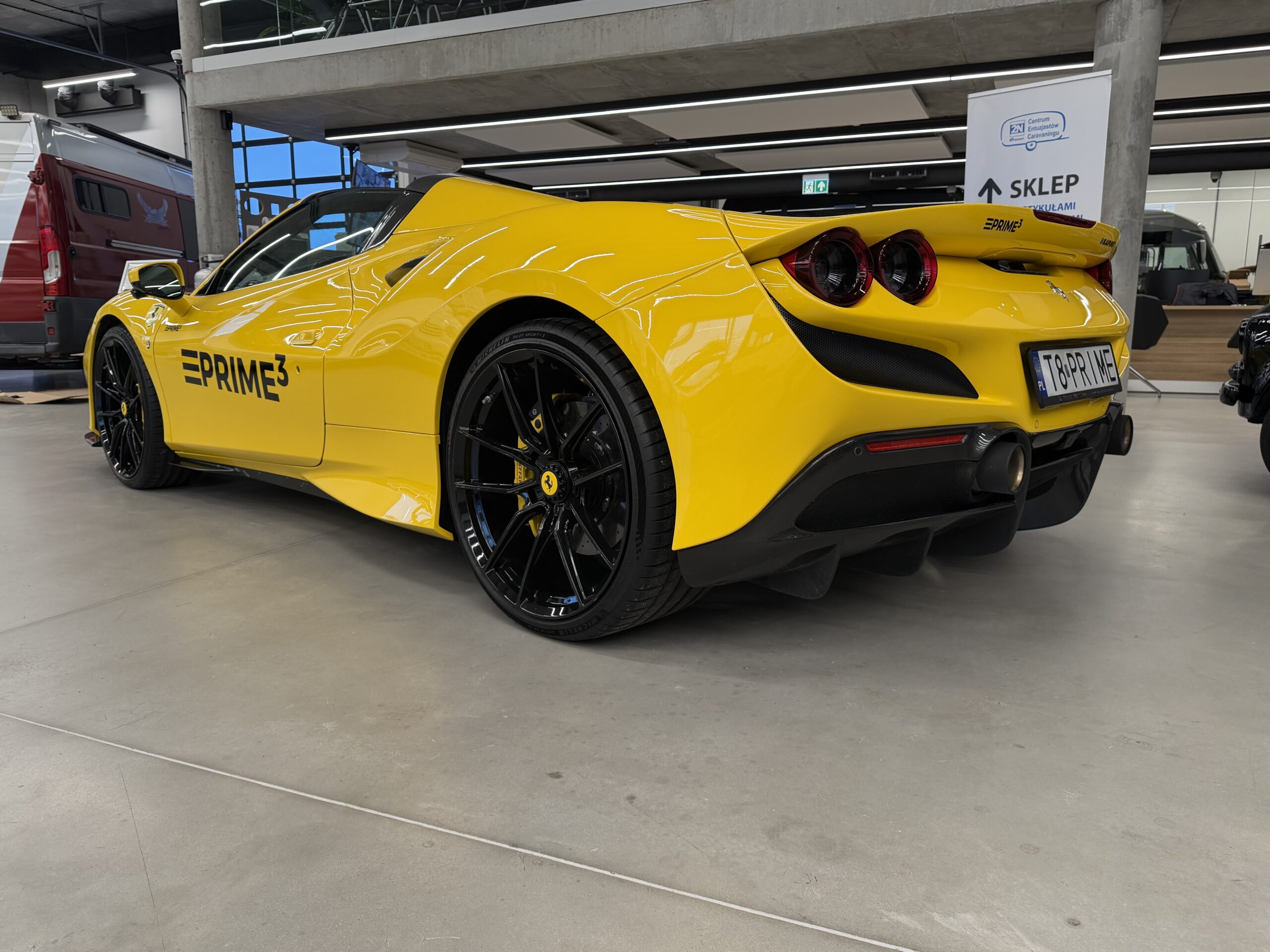 FERRARI F8 SPIDER
