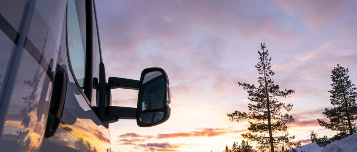 Czy kamper nadaje się na ferie zimowe? Rodzinny wyjazd krok po kroku