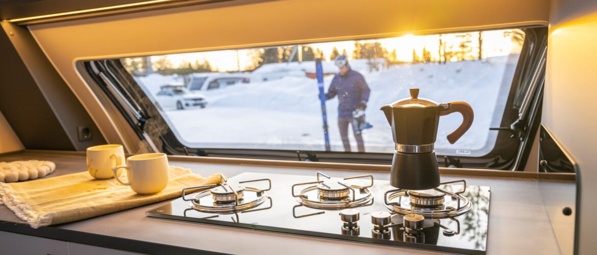 Co robić na zimowym kempingu z dziećmi?