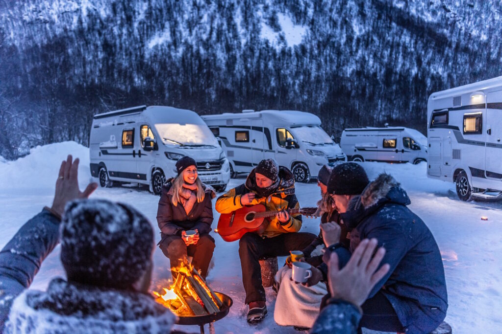 Czego nie robić zimą na kempingu 5 grzechów głównych zimowego karawaningu