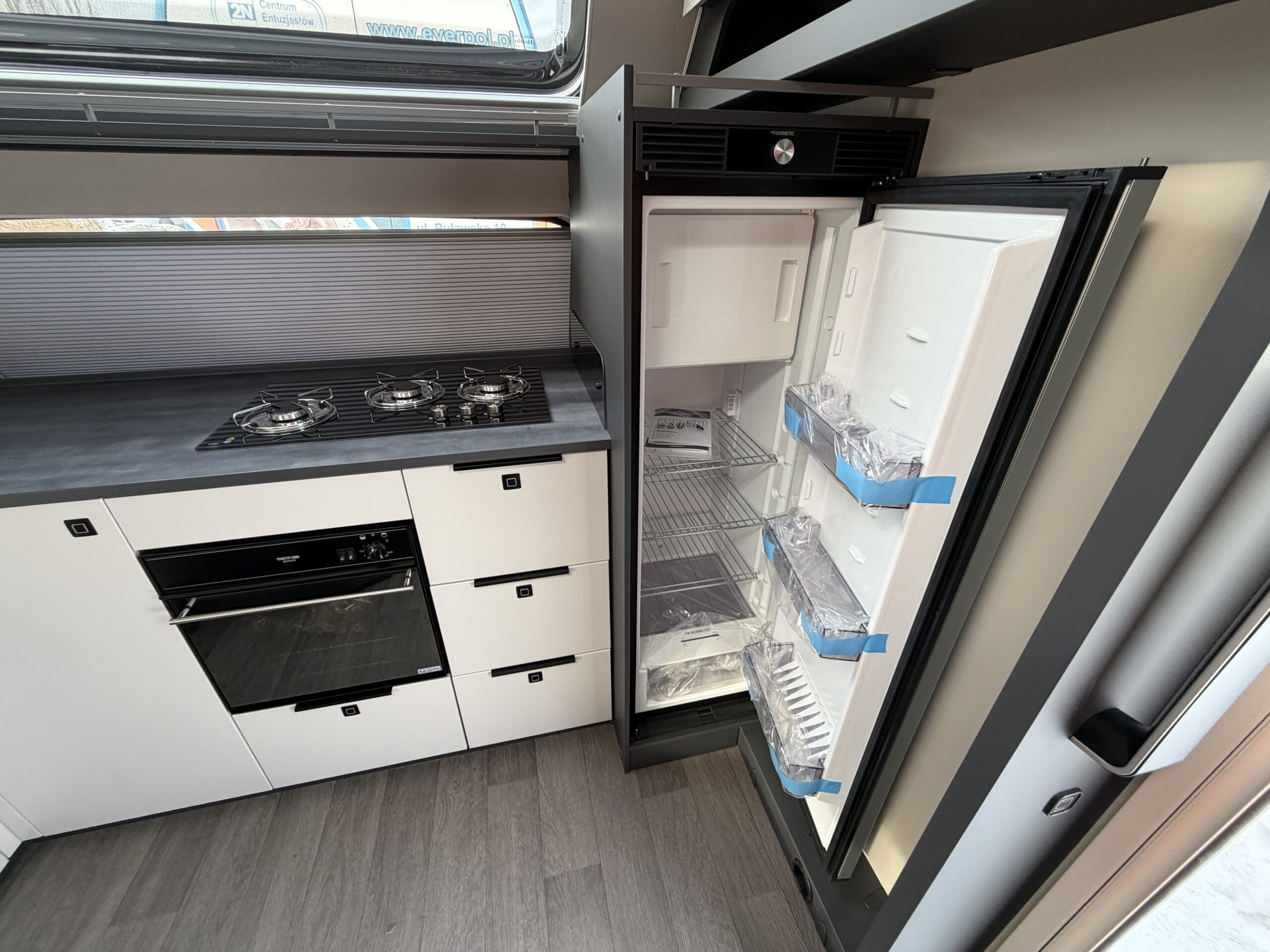 PRZYCZEPA KEMPINGOWA HOBBY MAXIA 660 WQM