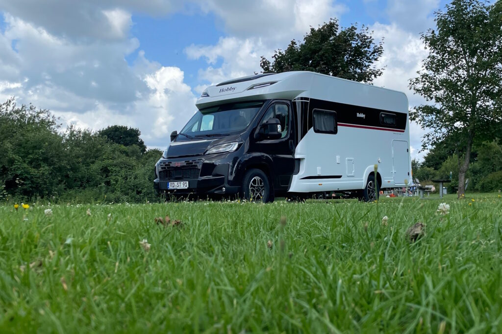 Weekend majowy kamperem – pomysły na trasy i postoje