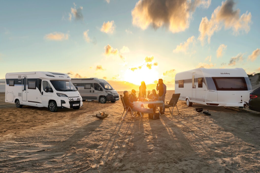 Czym różni się kamper od przyczepy kempingowej – kluczowe różnice w użytkowaniu i kosztach