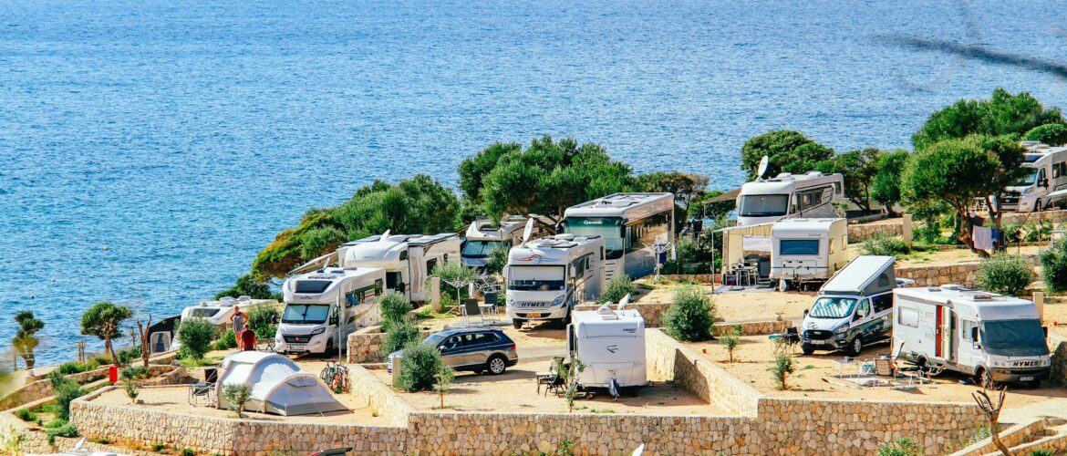 Dlaczego karawaning uzależnia – co sprawia, że ludzie chcą wracać na trasę