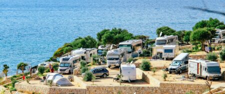 Dlaczego karawaning uzależnia – co sprawia, że ludzie chcą wracać na trasę