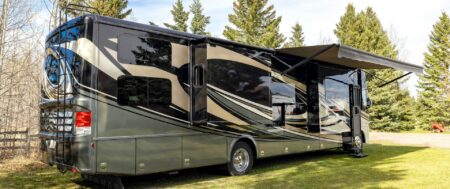 Jak zaparkować kampera – legalnie, wygodnie i bez stresu