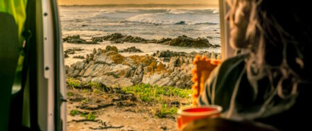 Karawaning we dwoje – dlaczego podróż kamperem dla par jest tak popularna?